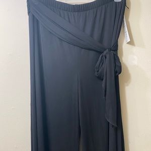 Black, elastic waisted dress pants with bow